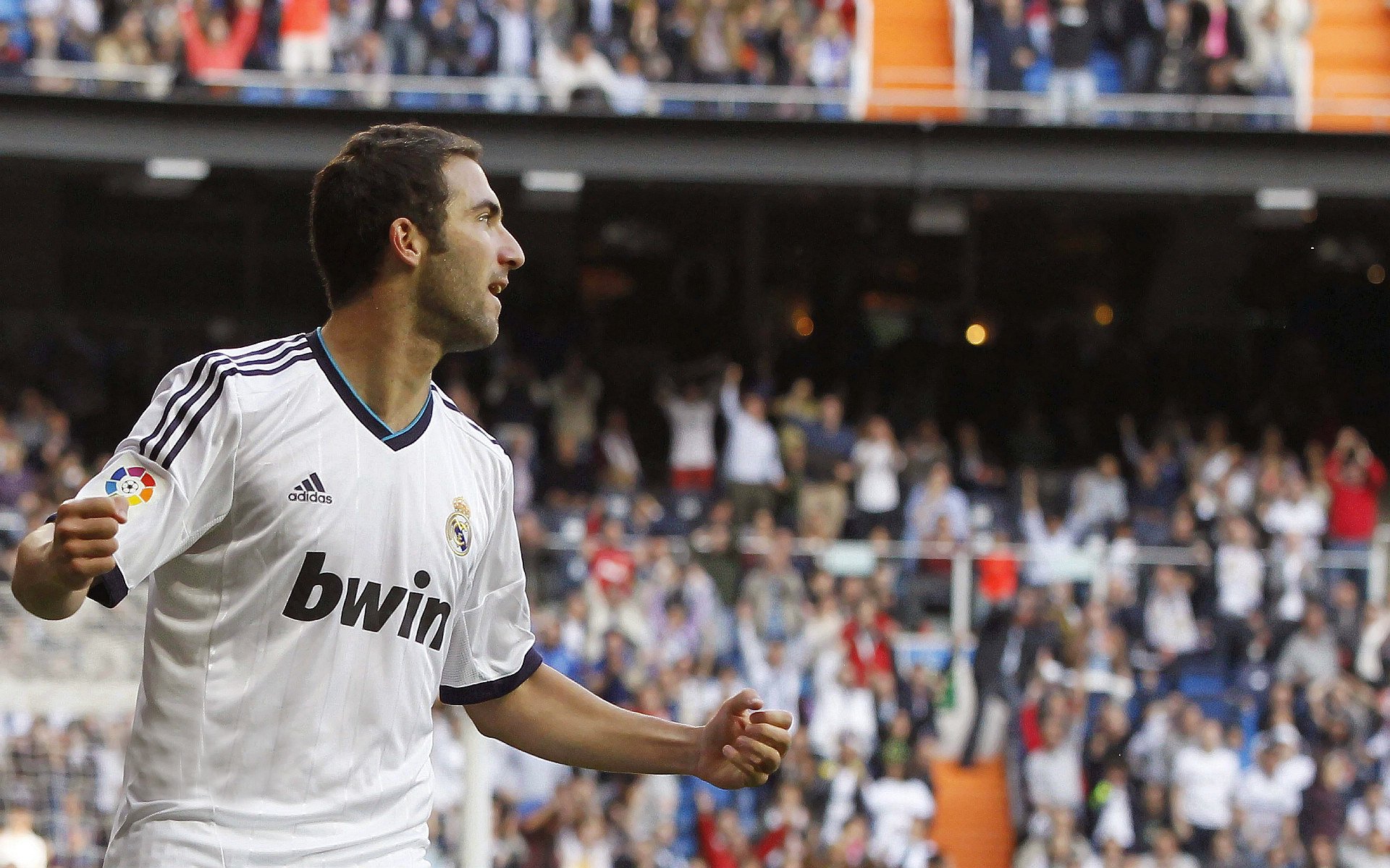 全队压迫触球点分布成对称网状